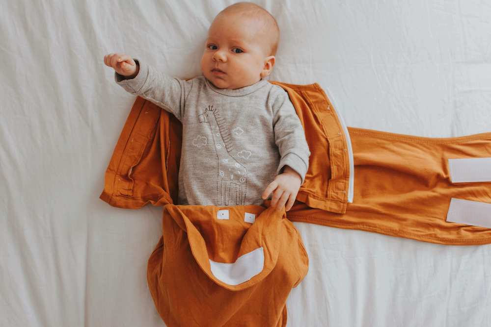 When Do I Stop Swaddling? embé®